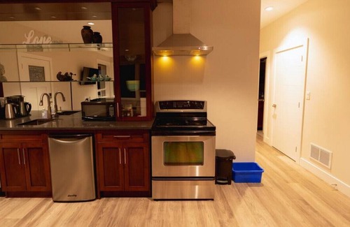 Colwood Condo | 1BD PALACE · Pacific View Suite