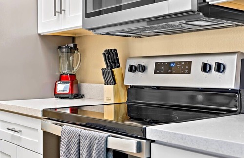 Central Scottsdale Condo | 1BD, Resort Amenities, Scottsdale, Pool & Gym