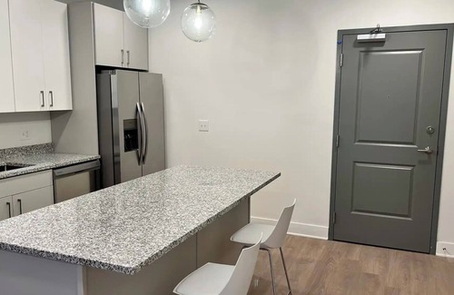 University Circle Apartment | 1BD, steps away from University Circle l Barsala