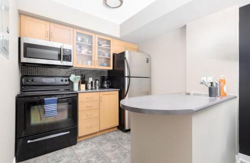 King West Village House | 1BD Townhome Walk to Lake!