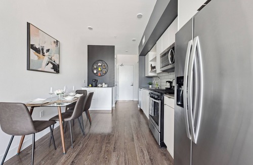 Beverly Grove Apartment | 1bdr getaway in Hollywood w/Free Parking, Gym, Pool