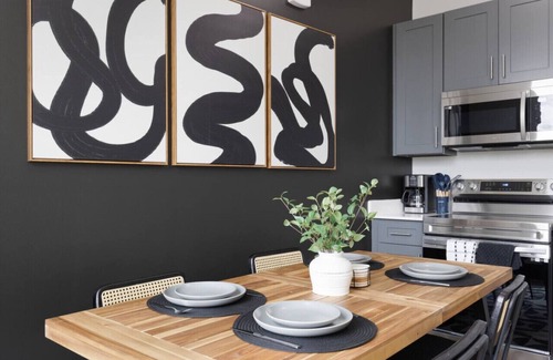 Cleveland Apartment | 1Bed/1Bath Brand New - Minutes to DT & Hospitals