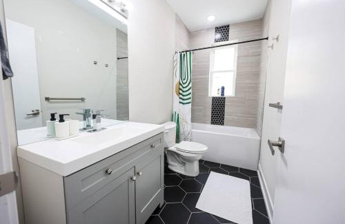 Mantua Apartment | 1bed 1bath-kingbed,wdfreewifikitchen