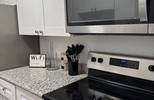 Greater Heights Apartment | 1Bed/1Bath Private Apartment in Houston Heights minutes from Downtown
