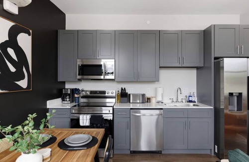 Cleveland Apartment | 1Bed/1Bath W/Fast Wifi +Gym - DT