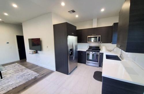 Northridge Apartment | 1Bed 1Full Bath, Full Kitchen, Queen Sofa Bed, Queen Bed, Parking, EV