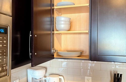 Northeast Edmonton Condo | 1Bed Lush Condo| Clearview recreation center