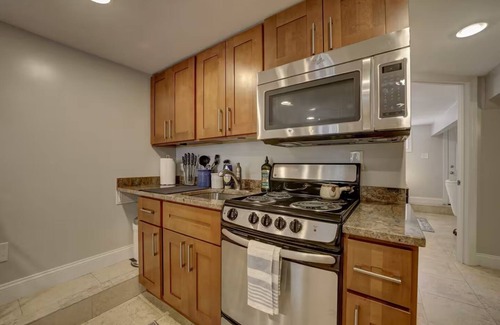 Columbia Heights Apartment | 1bed Park View Apartment — 5 min walk from Metro!