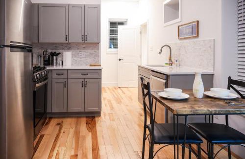 Corn Hill Apartment | 1bedequippedkitchendttvhighfallswifi