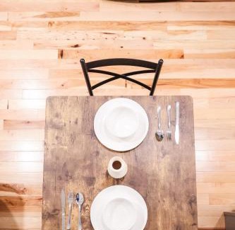 Corn Hill Apartment | 1bedequippedkitchendttvhighfallswifi