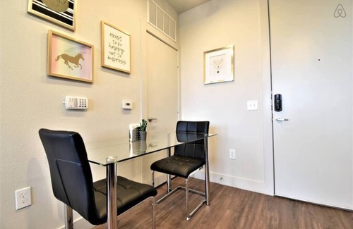 Knox - Henderson Apartment | 1Bedroom 2 beds Furnished Apt with Parking / washer & dryer