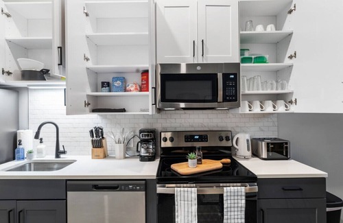 Downtown Cincinnati Apartment | 1Bedroom | Downtown | Gym & Coworking space + Wifi