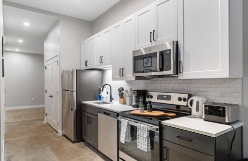 Downtown Cincinnati Apartment | 1Bedroom | Downtown | Gym & Coworking space + Wifi