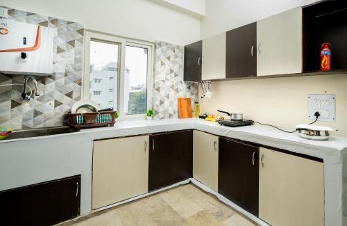 Kukatpally Housing Board Colony Apartment | 1BHK Apartment Near Nexus Mall Kukatpally, Kitchen, Self Check in, Projector, Fast WiFi, Washing machine