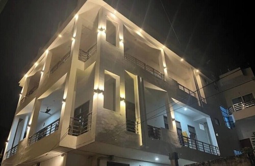 Varanasi House | 1BHK Suite - 204@ Kanti Villa -MahaShiva Retreat