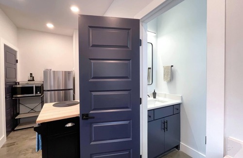 East Nashville Condo | ☀︎ 1BR, 1.5BA East Nashville Apartment – Near Stadium, Dining & Broadway ☀︎