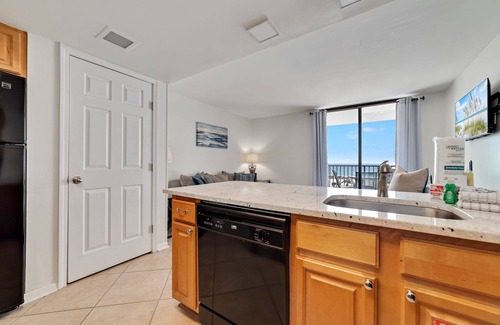 Gulf Shores Condo | 1br/1ba Sleeps 4 Near Beach w/Breathtaking Ocean Views