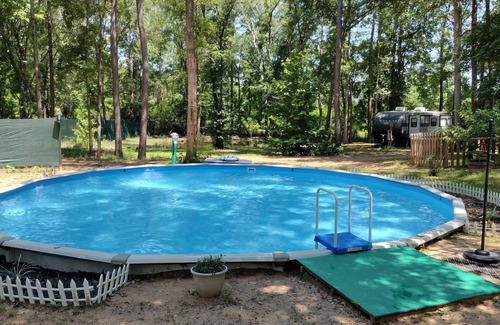 Plantersville House | 1BR 32' RV Texas Renaissance Festival 5 min. The Street is 1 from HBO Series.