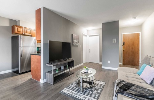 Rosedale Apartment | 1BR Apartment in Glenview West