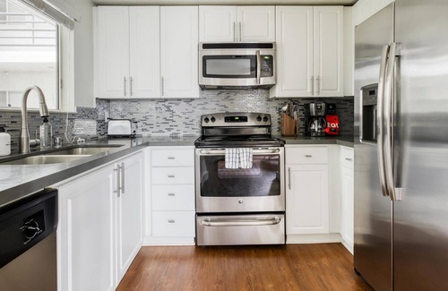 Pleasanton Apartment | 1BR Apartment in Pleasanton with Patio
