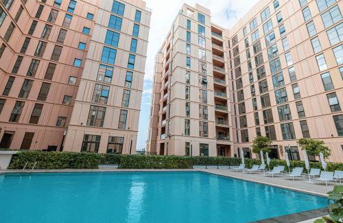 Sharjah Apartment | 1BR Apartment With Balcony - 9 Mins to Sharjah Airport - Balcony Breeze