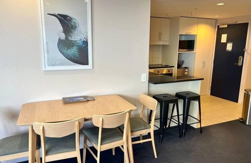 Takapuna Apartment | 1br apt near Takapuna Beach with Ocean View