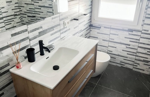 Savio Apartment | 1BR Apt Sofa Bed Sleeps 4 Free Parking