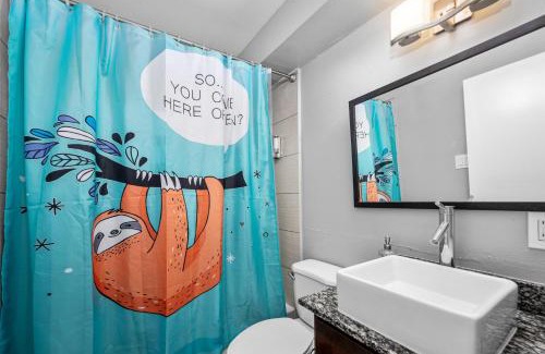 Braeswood Place Apartment | 1BR Apt with Fully Equipped Kitchen Close to Major Attractions