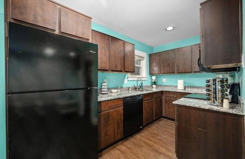 Braeswood Place Apartment | 1BR Apt with Fully Equipped Kitchen Close to Major Attractions