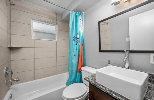 Braeswood Place Apartment | 1BR Apt with Fully Equipped Kitchen Close to Major Attractions