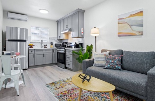 Rosemead House | 1BR Back House + Parking + Near DTLA #TravelSGV