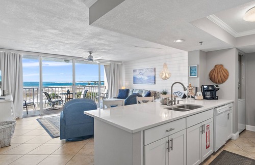 Holiday Isle Condo | 1BR Beach Retreat + Balcony + 3 Pools & Pickleball Court | Magnolia House 307