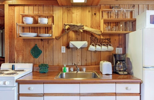 Eastsound Cabin | 1BR Beachfront Cabin directly on world class west-facing beach!