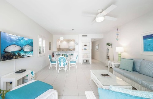 Seven Mile Beach Apartment | 1BR beachfront condo with direct beach access, between Ritz-Carlton & Westin