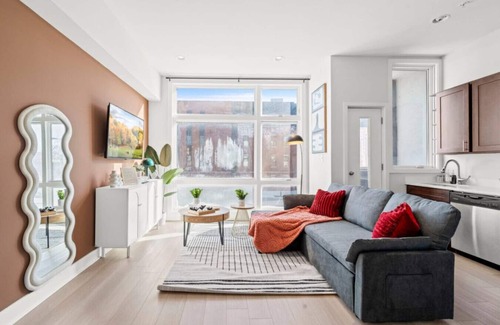 Fairmount Apartment | 1BR | BSL Subway | Steps to Met | Family Friendly
