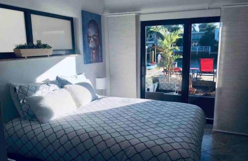 Hendricks and Venice Isles House | 1BR C direct on the water shared deck Free kayaks