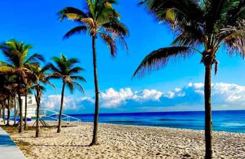 Hendricks and Venice Isles House | 1BR C direct on the water shared deck Free kayaks