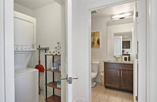 East Hyde Park Apartment | 1BR Chic & Elite Apt in Hyde Park - Shoreland 714