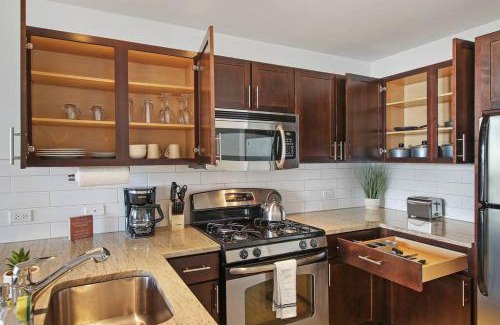 East Hyde Park Apartment | 1BR Chic & Elite Apt in Hyde Park - Shoreland 714