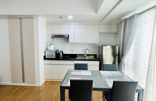 Poblacion District Apartment | 1BR condo 57sqm with Balcony free wifi Abreeza place towers