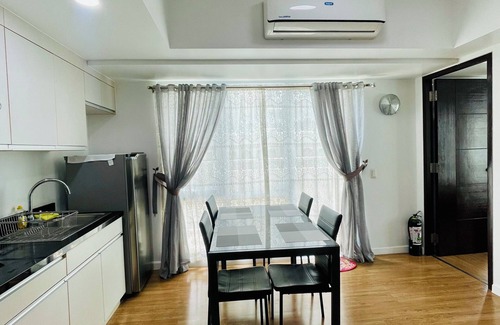 Poblacion District Apartment | 1BR condo 57sqm with Balcony free wifi Abreeza place towers