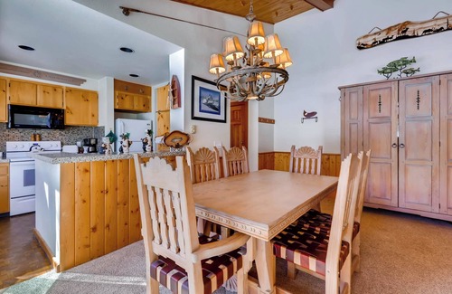 Lakeside Village Condo | 1Br Condo~Decatur 1775~No Cleaning Fees! by RedAwning