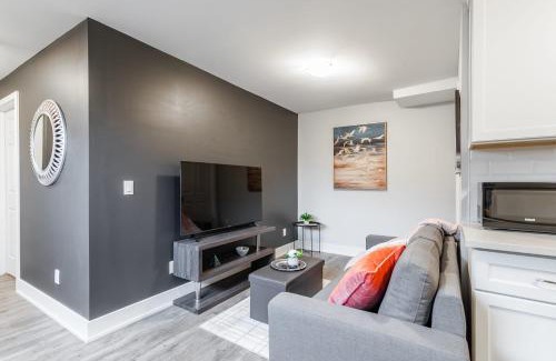Central Hamilton Apartment | 1BR Condo on James Street North