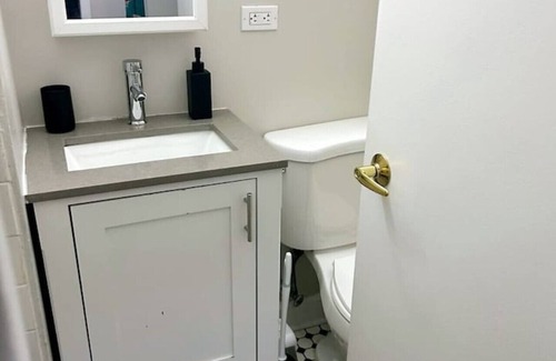 Hyde Park Apartment | 1BR Cozy & Lovely Apartment
