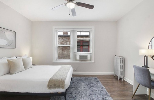 Hyde Park Apartment | 1BR Cozy & Lovely Apartment