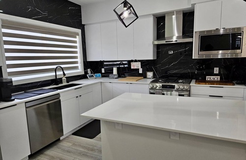 Southwest Calgary House | 1BR Cozy & Peaceful Stay