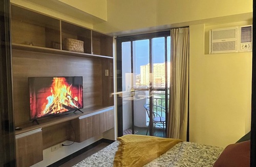 Paranaque Condo | 1BR Cozy Resort Condo Like 15 mins away to NAIA w Free Parking, WiFi, Balcony,