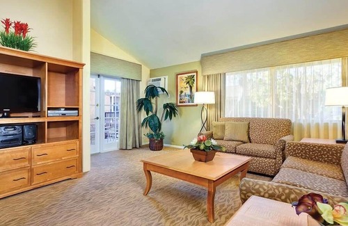 Anaheim Resort Condo | 1br Deluxe Condo Beach, Boating, Theme Parks!