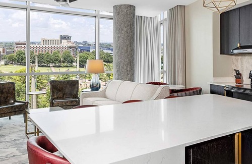 Downtown Atlanta Condo | 1br Deluxe Condo Big City Adventures Await!