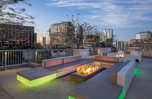West End Condo | 1br Deluxe Condo Rooftop Pool Austin Skyline Views!